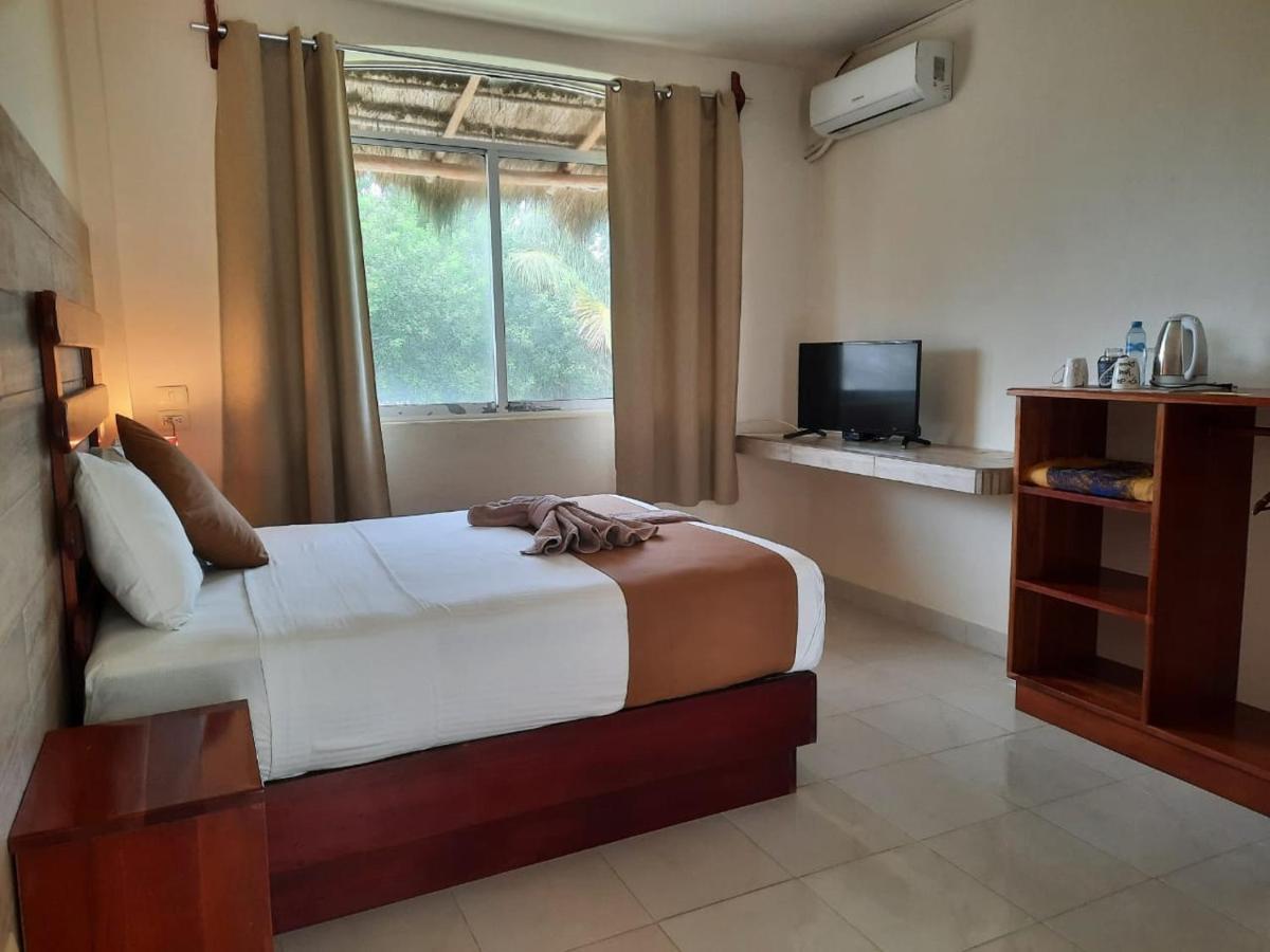 Porto Coral Hotel & Suites Mahahual Exterior photo